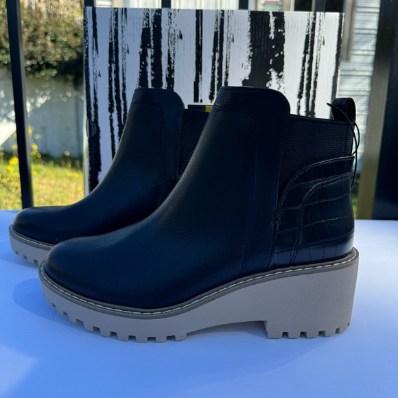 Dolce Vita Chelsea Rancher boots, size :8, black. *WILL NOT COME IN BOX. - Picture 5 of 16
